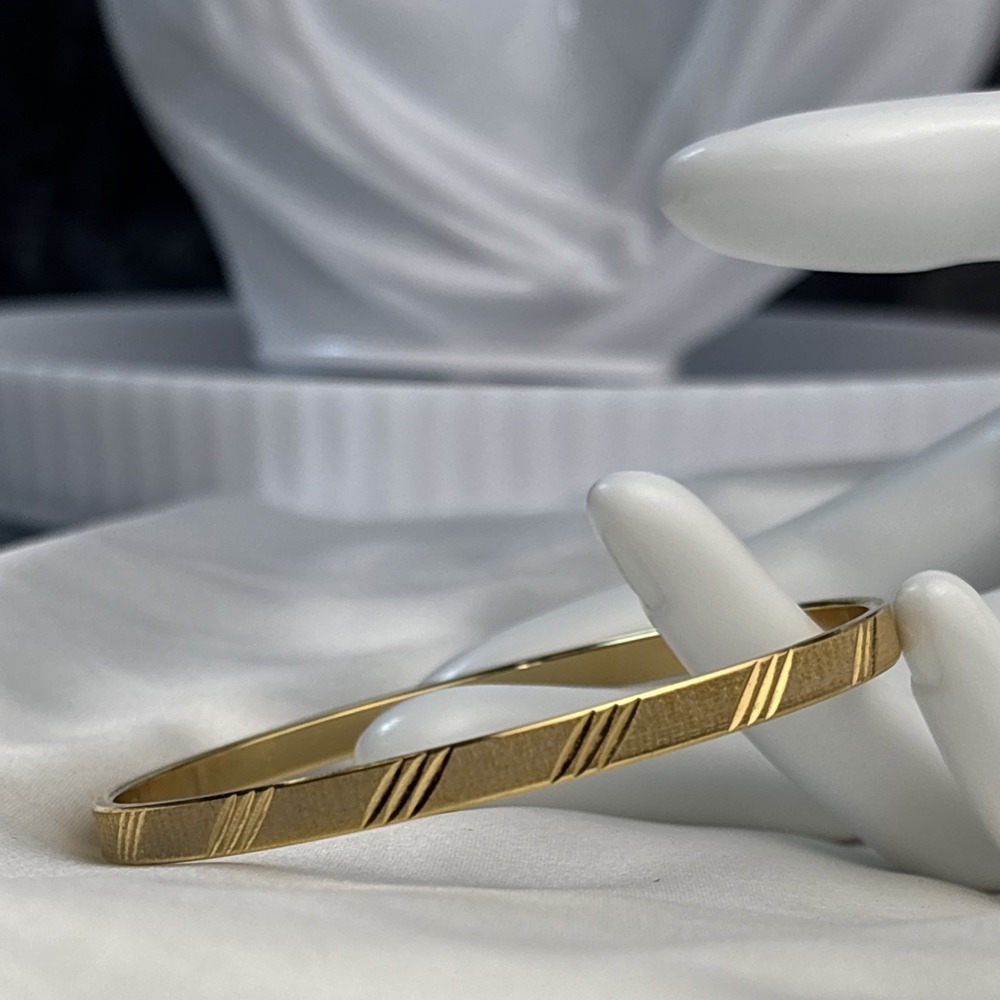 Vintage 80s‎ Monet Diamond Cut Brushed Bangle Gold Tone Bracelet Minimalist - Picture 3 of 11